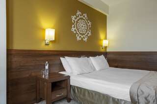 Отель Отель Адрия Киев Улучшенный двухместный номер с 1 кроватью-1