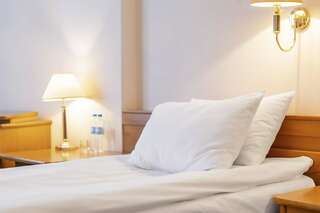 Отель Отель Адрия Киев Стандартный двухместный номер с 2 отдельными кроватями-1