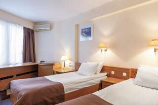 Отель Отель Адрия Киев Стандартный двухместный номер с 2 отдельными кроватями-2