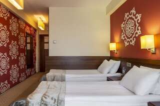 Отель Отель Адрия Киев Улучшенный двухместный номер с 2 отдельными кроватями-1